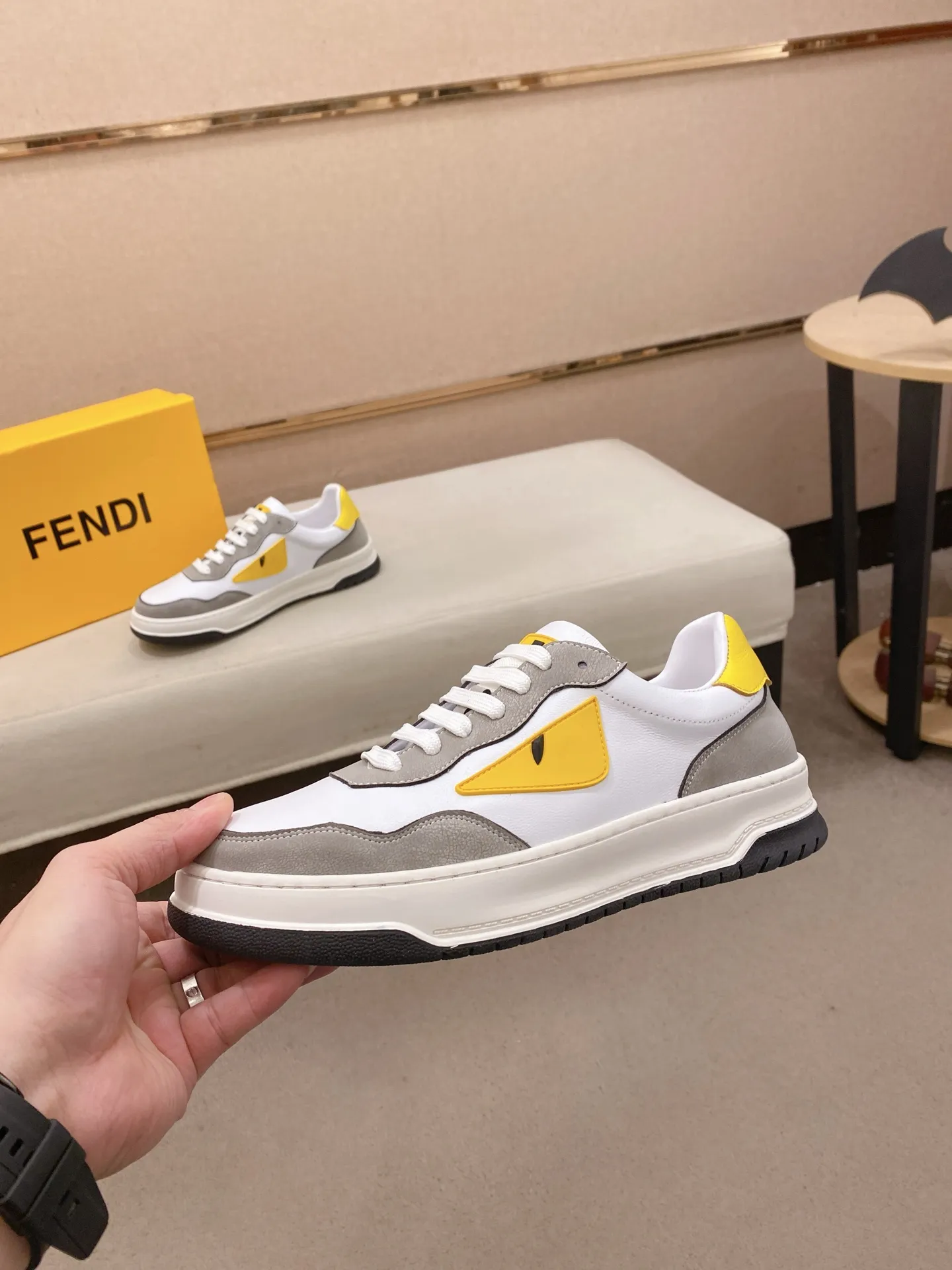 Factory price 380💰 (fendi) New style 👊🏻 upper 🇮🇹 imported cowhide fabric 🇩🇪 lining imported sheepskin lining. The original outsole is molded to highlight the identity of every man, and the upper foot is elegant and stable🚶🏻🚶🏻The high-end custom counters reproduce the original version📯No matter the wind or rain, the shoe last remains unchanged and can withstand the verification of time🔍️,🔵 Size: 38-44